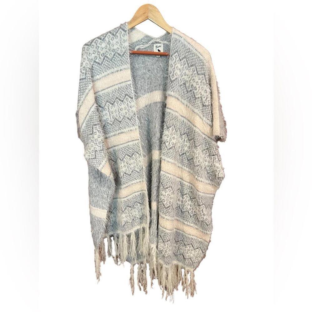 Yumi grey and light pink/peach one size fits all wrap with fringe